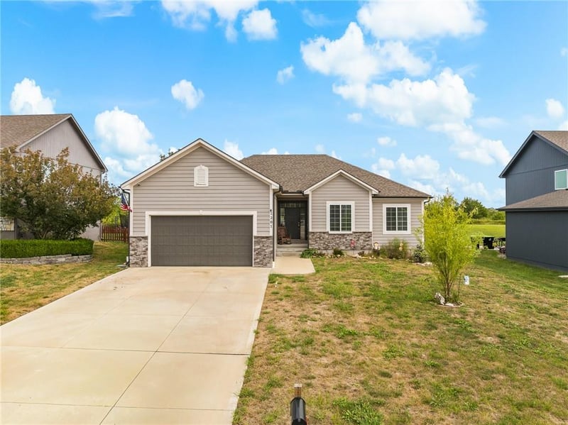 1201 Mesa Dr, Belton, MO 64012