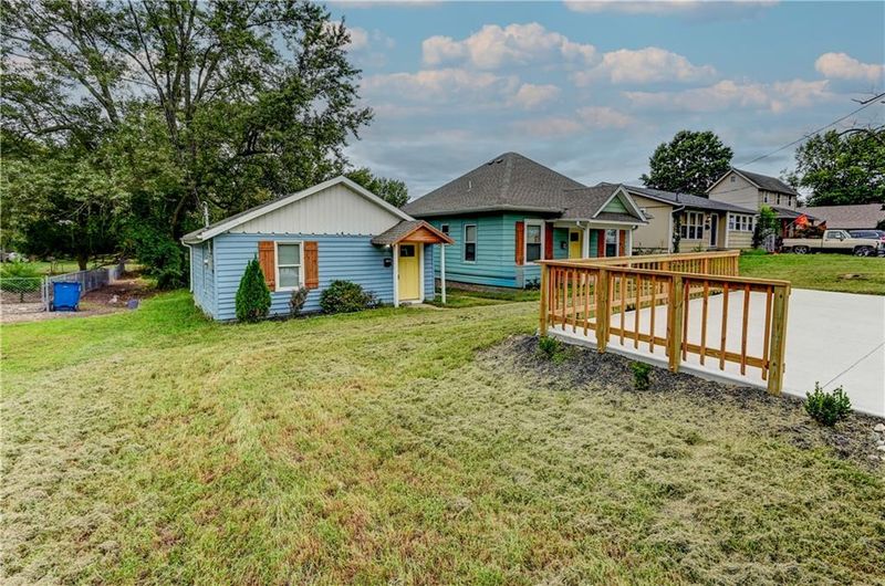326 E Main St, Odessa, MO 64076