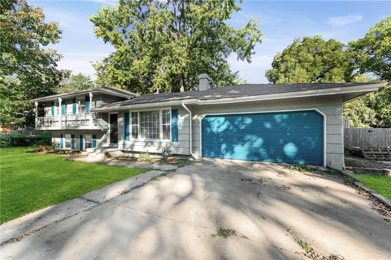 6302 E 102nd St, Kansas City, MO 64134