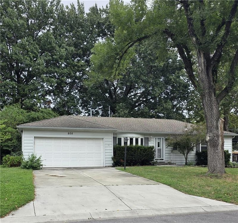 808 S Brentwood St, Olathe, KS 66061