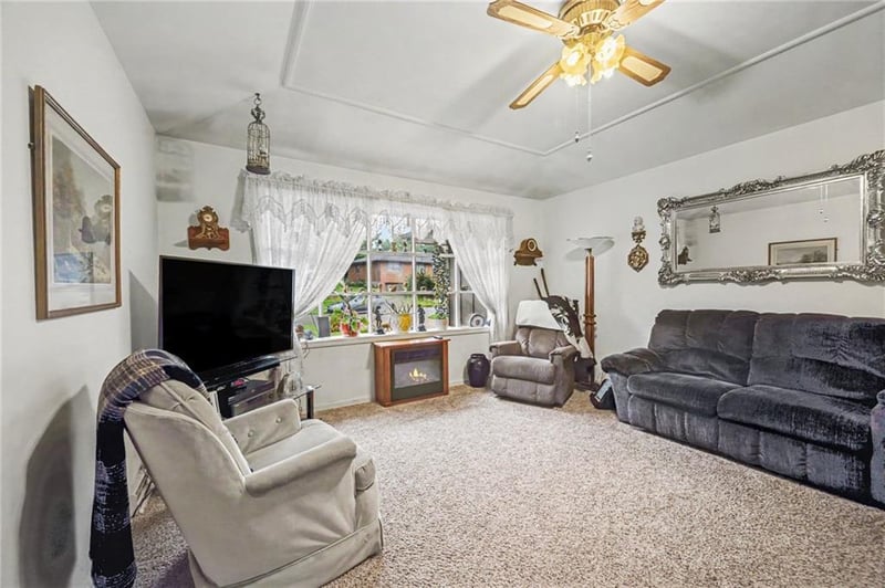 18 Northridge Dr, St Joseph, MO 64506