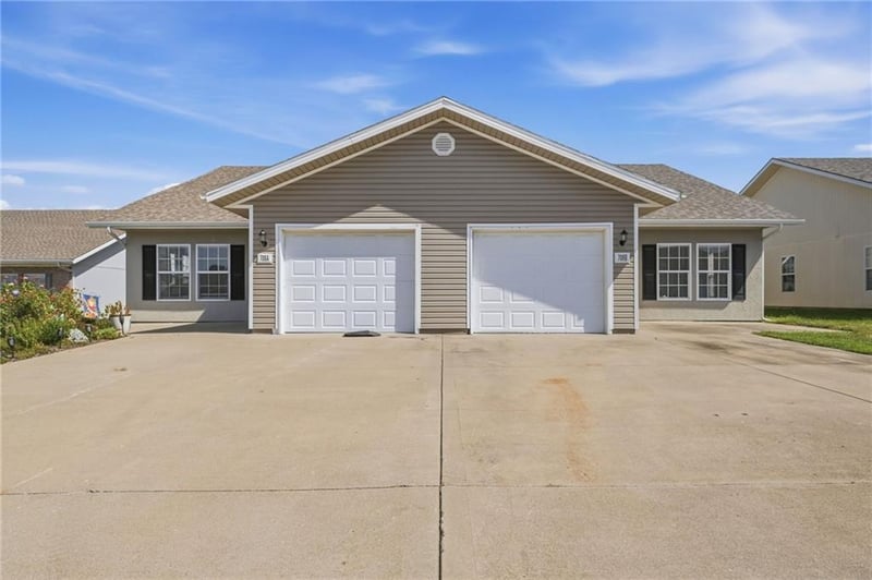 708 Meadow Ct, Peculiar, MO 64078