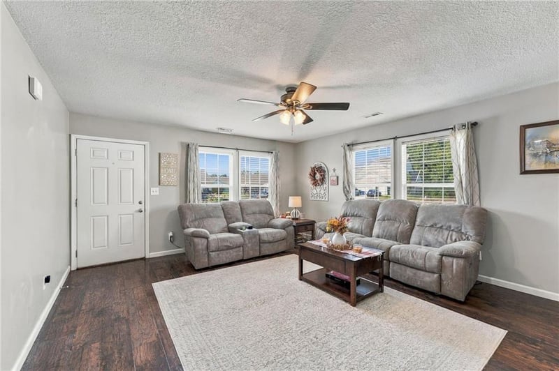 708 Meadow Ct, Peculiar, MO 64078