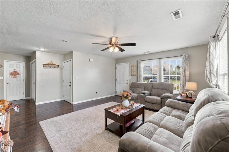 708 Meadow Ct, Peculiar, MO 64078