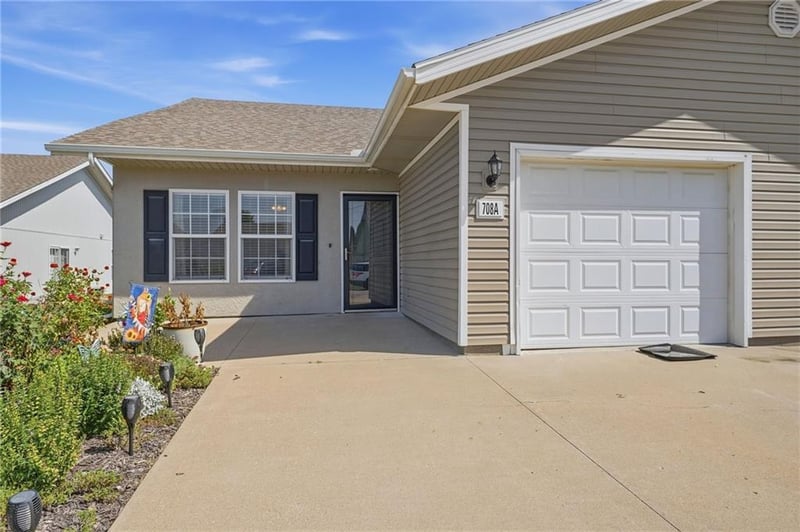 708 Meadow Ct, Peculiar, MO 64078
