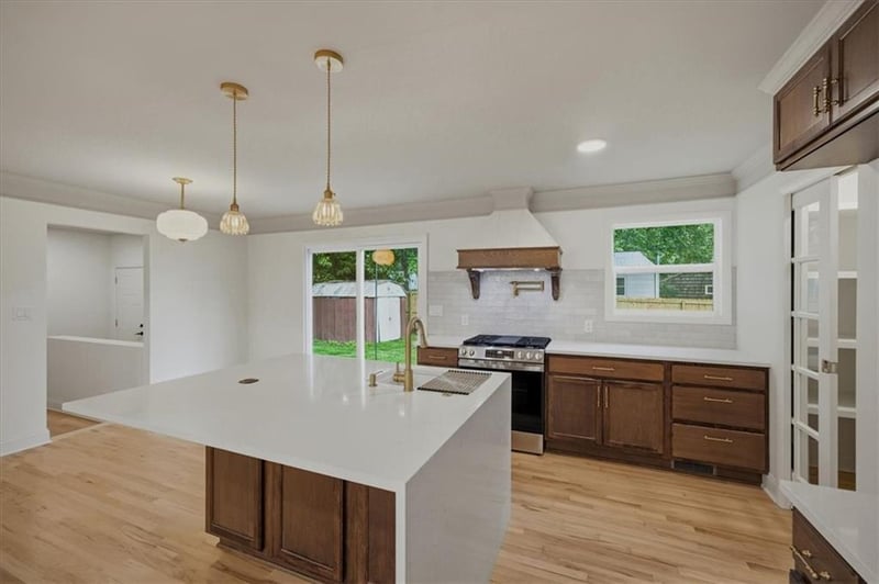 5806 W 75th St, Prairie Village, KS 66208