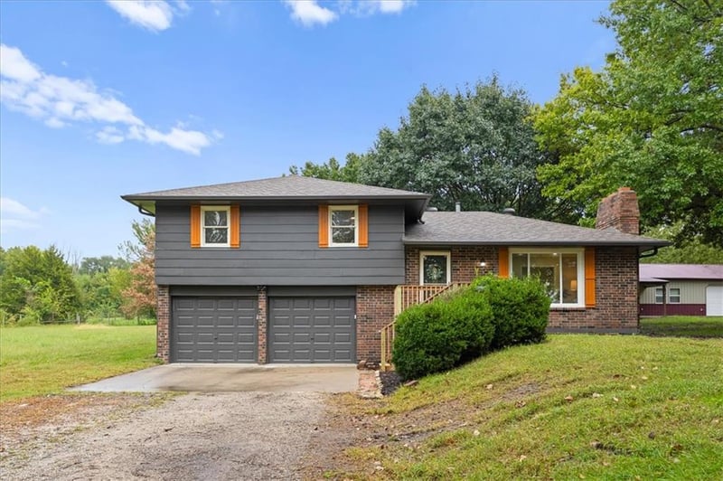 22990 155th St, Leavenworth, KS 66048