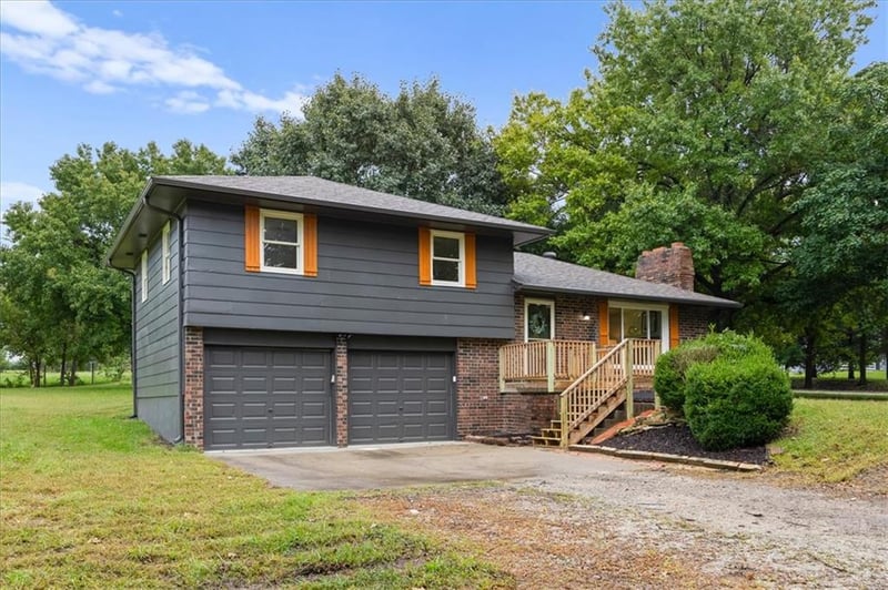 22990 155th St, Leavenworth, KS 66048