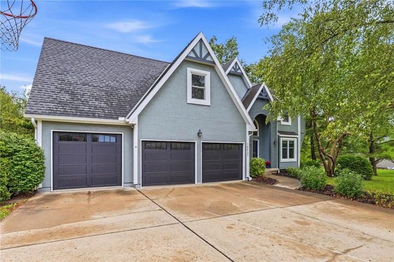 18437 Lamar Ave, Stilwell, KS 66085