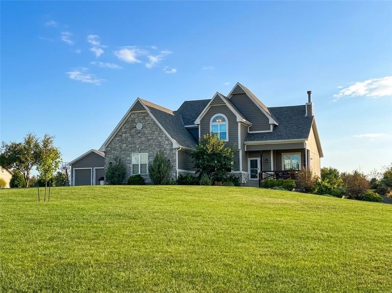 32360 Keystone Dr, Louisburg, KS 66053