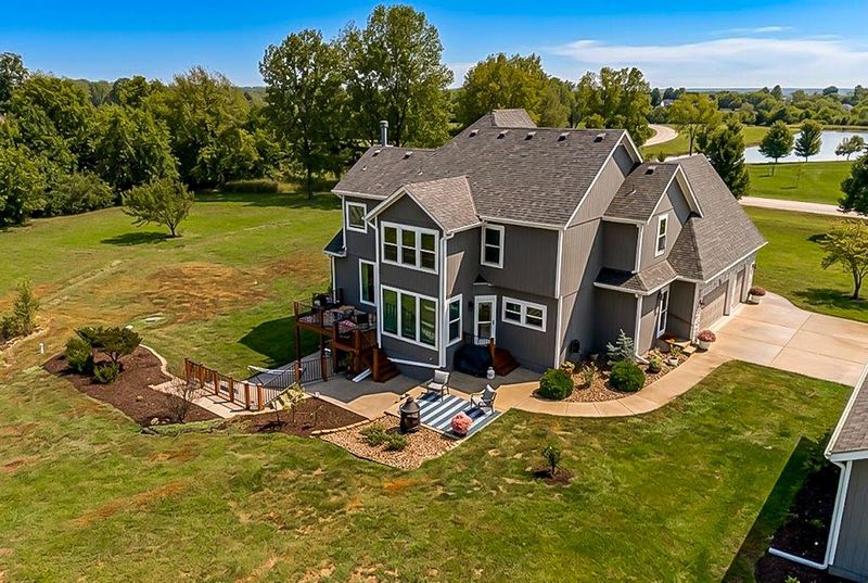 32360 Keystone Dr, Louisburg, KS 66053