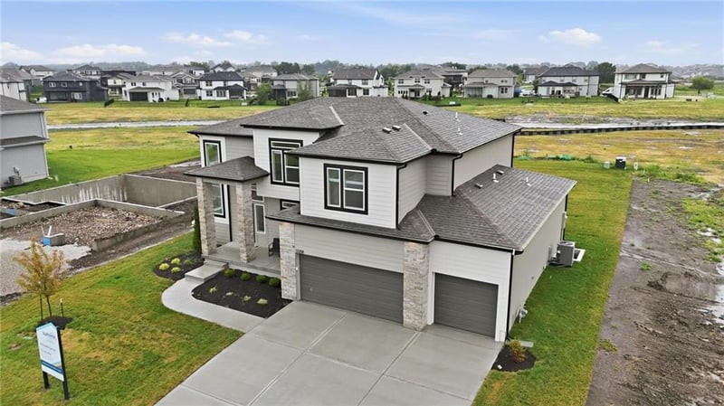 508 SW Chavis Dr, Blue Springs, MO 64064