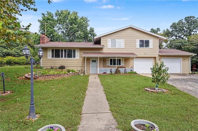 6734 Lincoln Rd, Oskaloosa, KS 66066