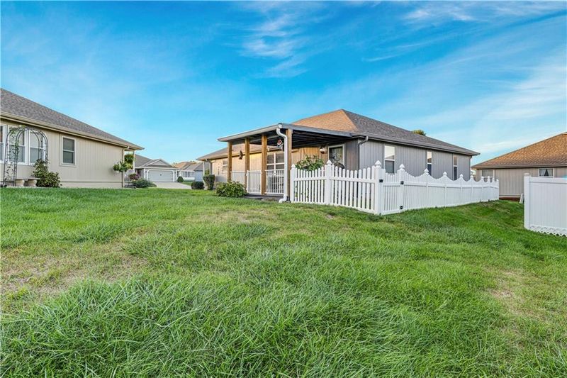 523 Mars Ct, Raymore, MO 64083