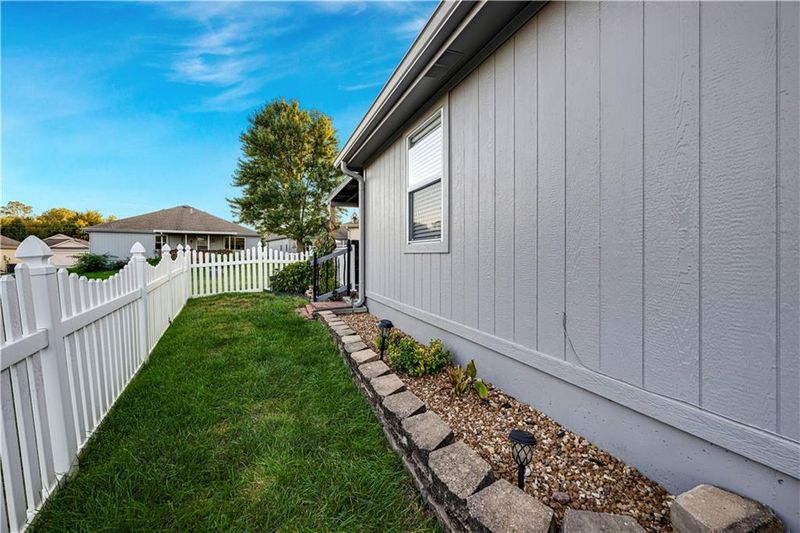 523 Mars Ct, Raymore, MO 64083