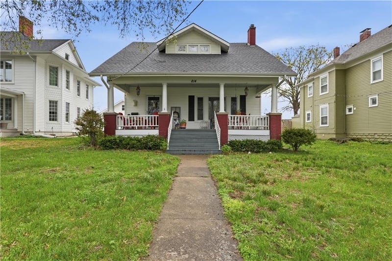 814 N Main St, Carrollton, MO 64633