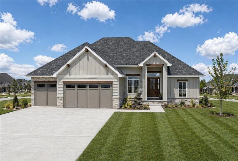 2359 Foxtail Dr, Kearney, MO 64060