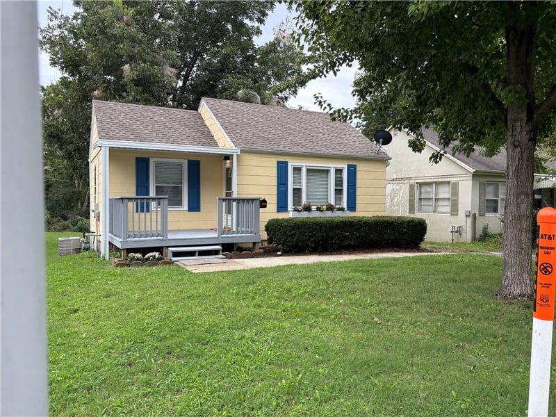 10821 E 19th St, Independence, MO 64052