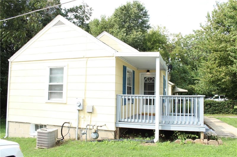 10821 E 19th St S, Independence, MO 64052