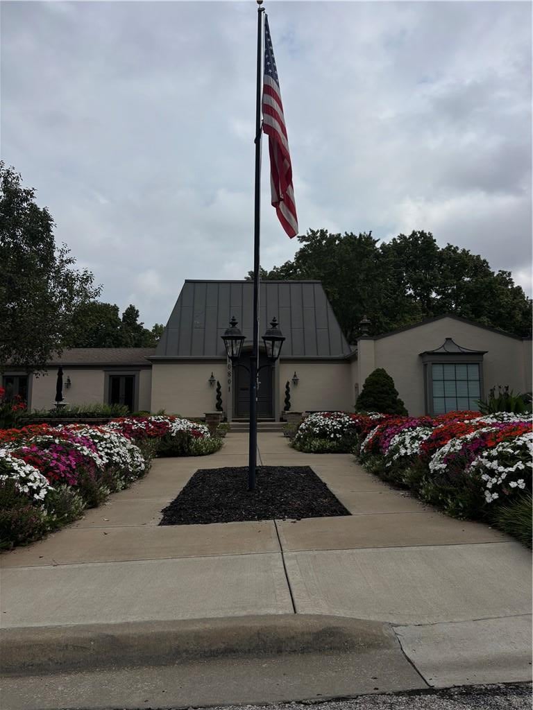 10730 Glenwood St #C, Overland Park, KS 66211