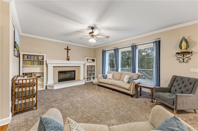 1100 Silverleaf Ln, Liberty, MO 64068