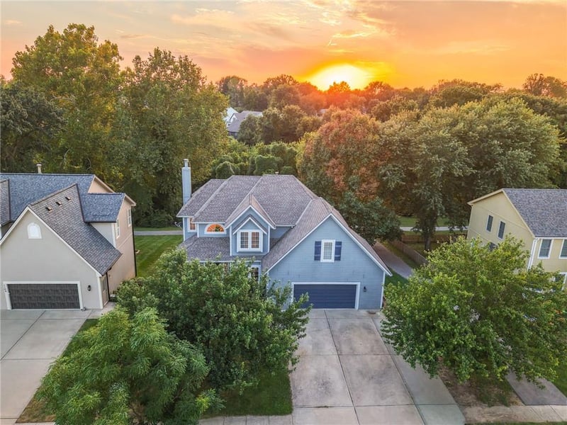 1100 Silverleaf Ln, Liberty, MO 64068