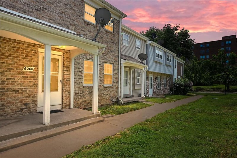 6208 E 129th St, Grandview, MO 64030