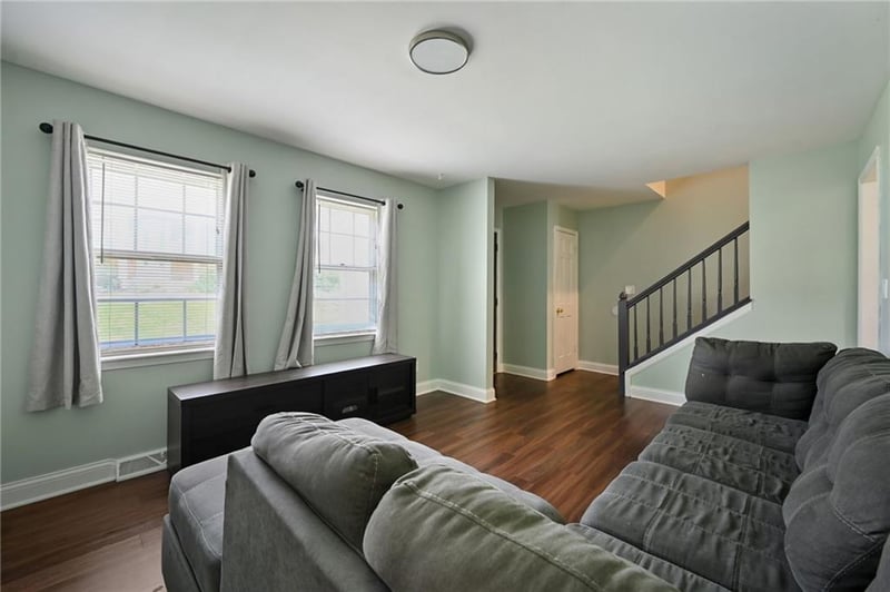 6208 E 129th St, Grandview, MO 64030