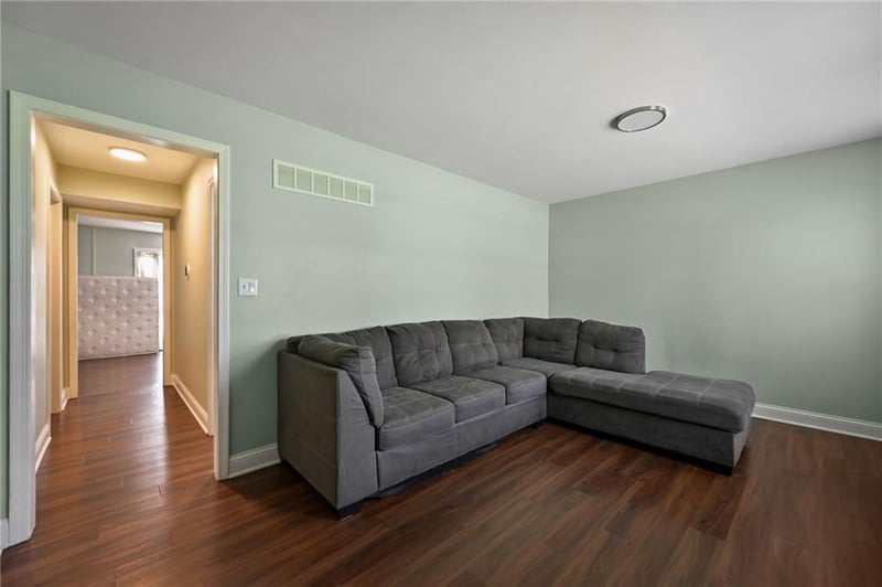 6208 E 129th St, Grandview, MO 64030