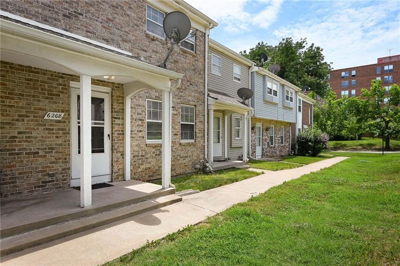 6208 E 129th St, Grandview, MO 64030