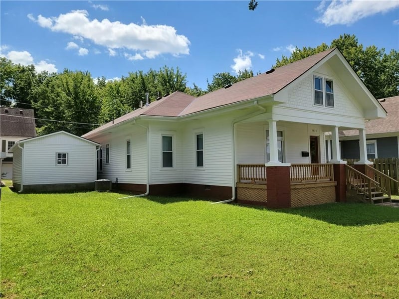 3020 Jules St, St Joseph, MO 64501
