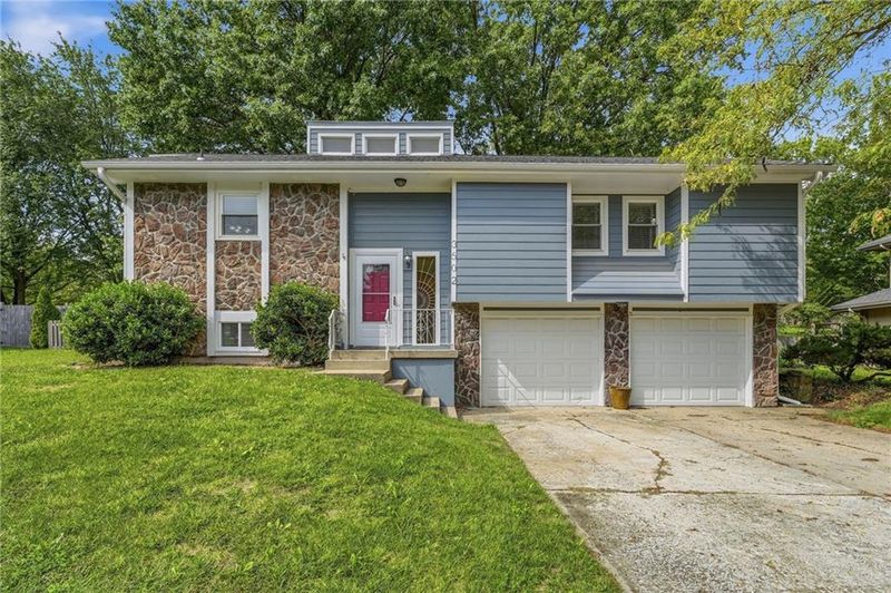 3502 NW Lake Dr, Lee's Summit, MO 64064