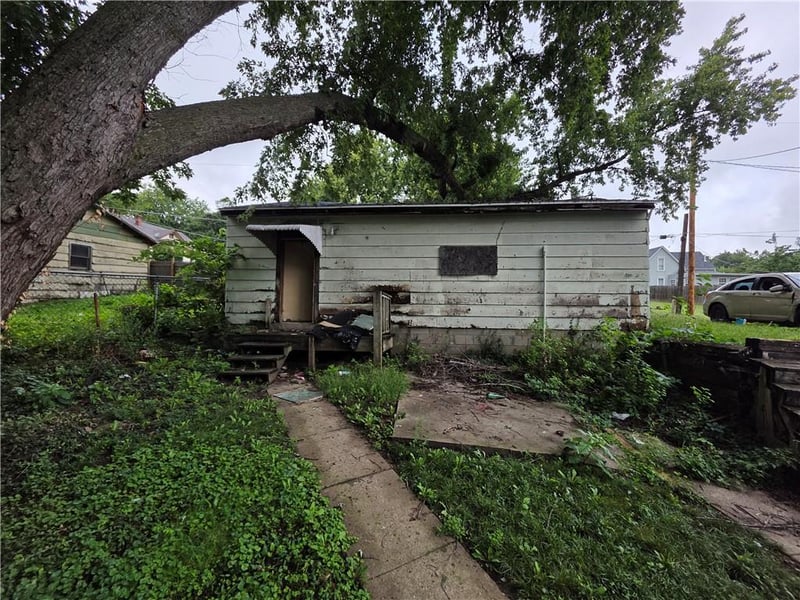 Thompson Ave, St Joseph, MO 64504