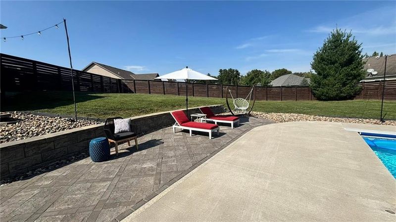17265 Cortona Dr, St Joseph, MO 64505