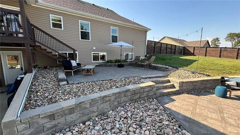 17265 Cortona Dr, St Joseph, MO 64505