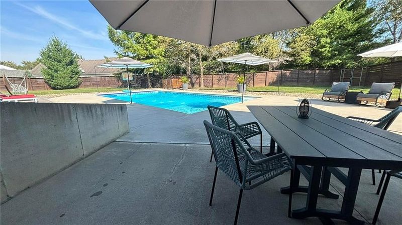 17265 Cortona Dr, St Joseph, MO 64505