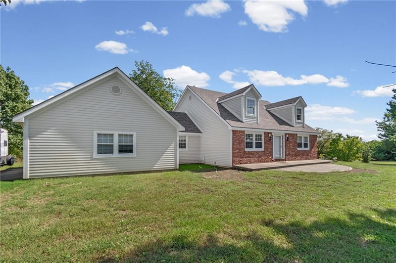 11991 Wood Oak Ave, Richmond, MO 64085