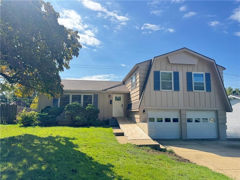 8801 W 90th Ter, Overland Park, KS 66212