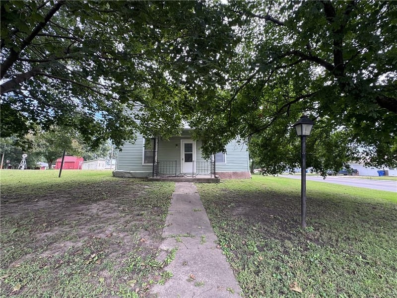102 N Osage St, Nortonville, KS 66060