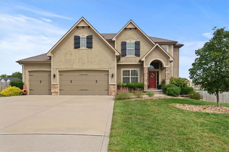 1404 SW 41st Cir, Lee's Summit, MO 64082