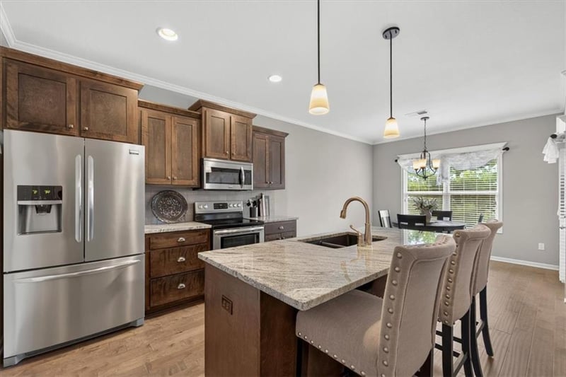310 Crestview Ct, Raymore, MO 64083