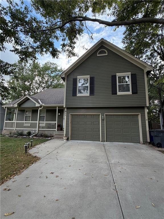 911 Oakview St, Olathe, KS 66061