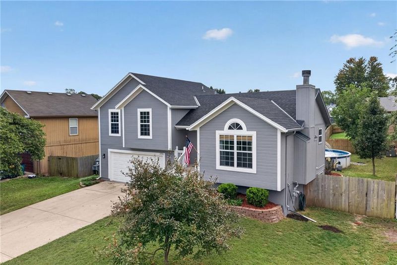20941 W 226th St, Spring Hill, KS 66083