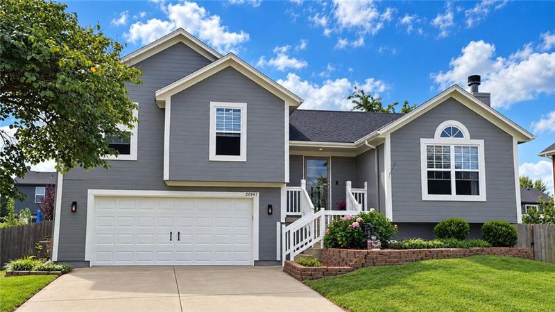 20941 W 226th St, Spring Hill, KS 66083