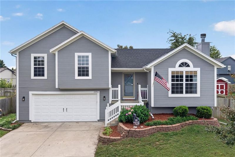 20941 W 226th St, Spring Hill, KS 66083