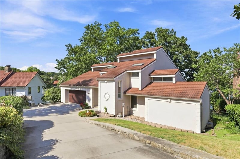 212 NW Spruce St, Lee's Summit, MO 64064