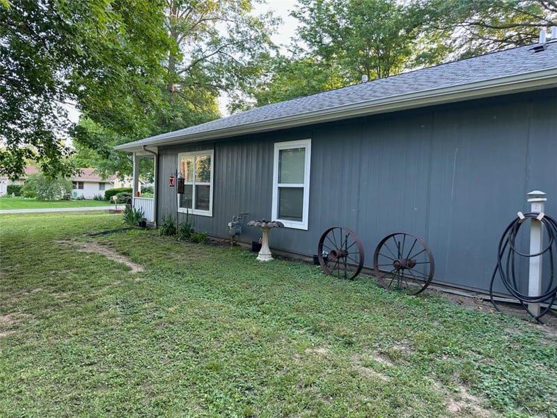 1100 Fremont St, Baldwin City, KS 66006