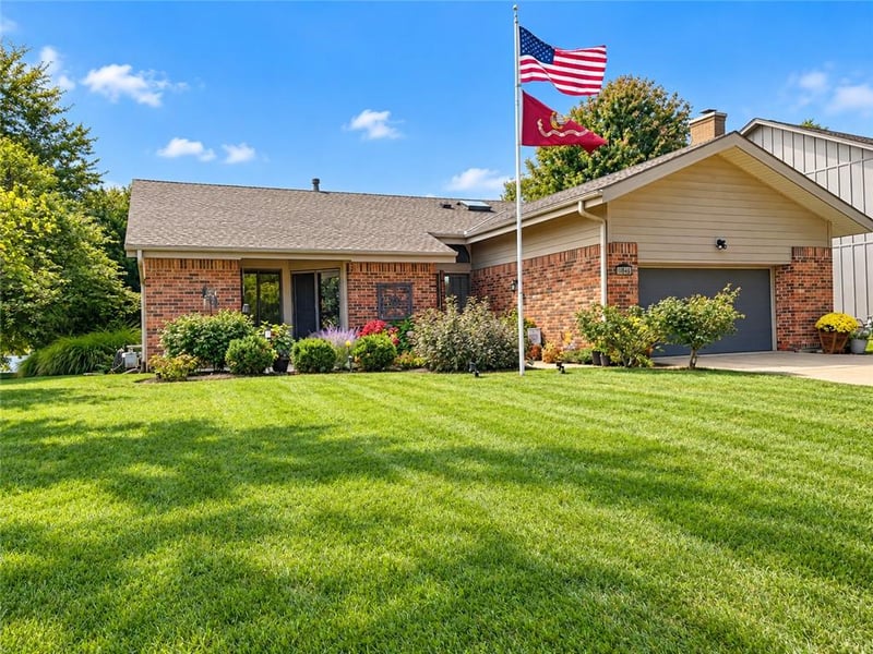 11846 Mackey St, Overland Park, KS 66210