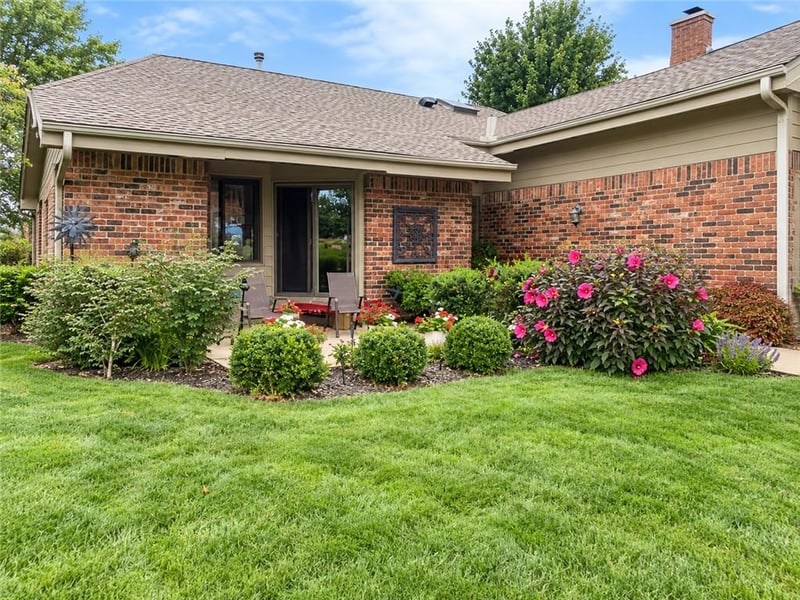 11846 Mackey St, Overland Park, KS 66210