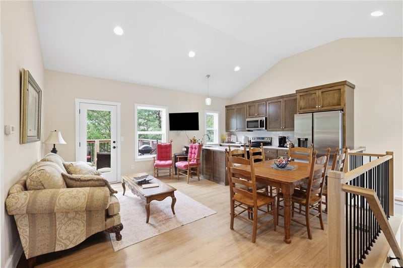 38 S Lakeside Cir, Linn Valley, KS 66040